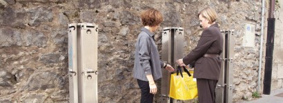 Aurreikusi baino lehenago hasiko da Udala herri guztian papera eta ontzi arinak errafiazko poltsetan biltzen